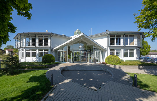 Villa mit Glasfront